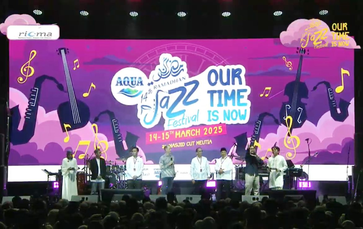 festival-musik-jazz-jakarta-2025-sukses-digelar-ribuan-penonton-tersihir-harmoni-nada
