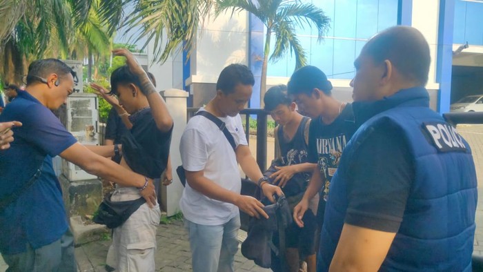 turis-jepang-bagikan-pengalaman-dipalak-di-angkot-bogor-polisi-tangkap-puluhan-pengamen
