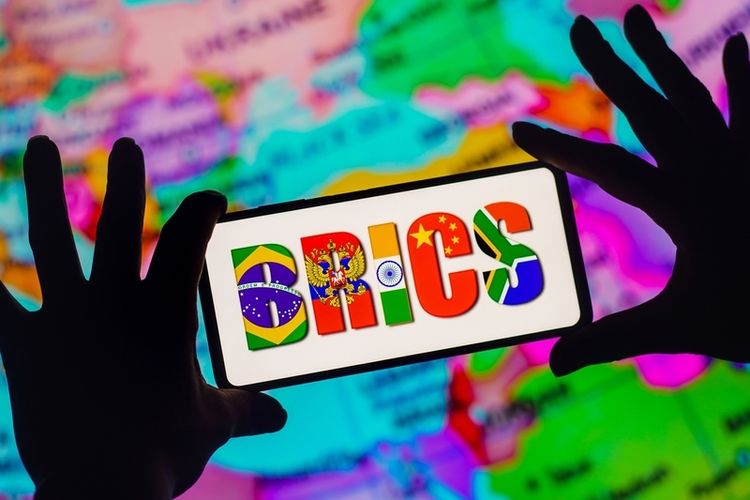 menakar-untung-rugi-indonesia-gabung-brics